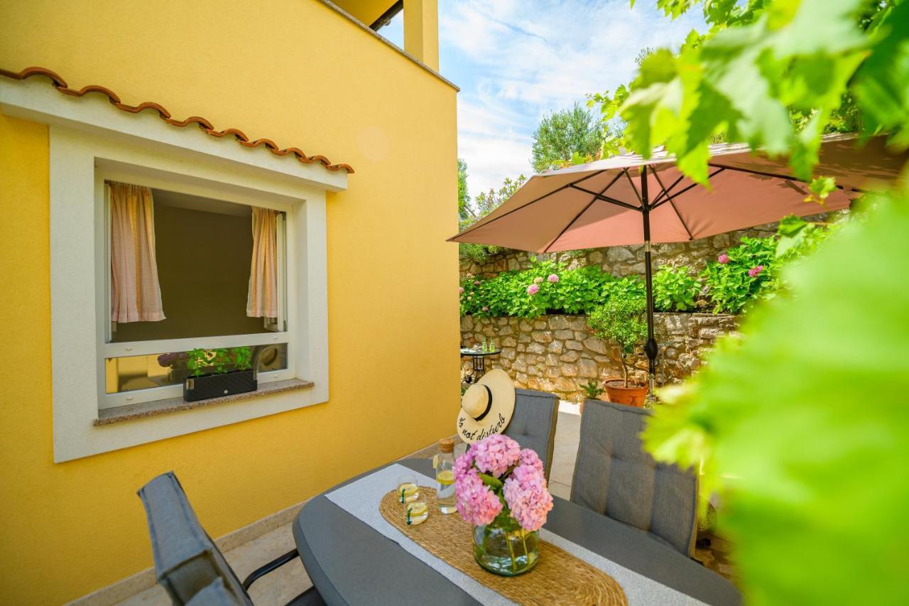 House Rosa Apartman Mali Lošinj Kültér fotó